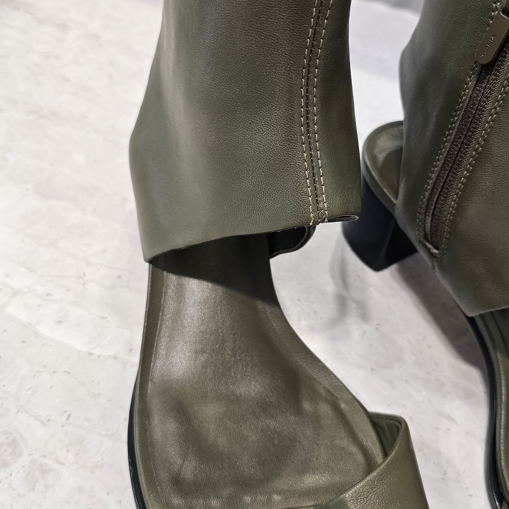 Vince Olive Green Open-Toe Block Heel Sandals - Picture 6 of 7